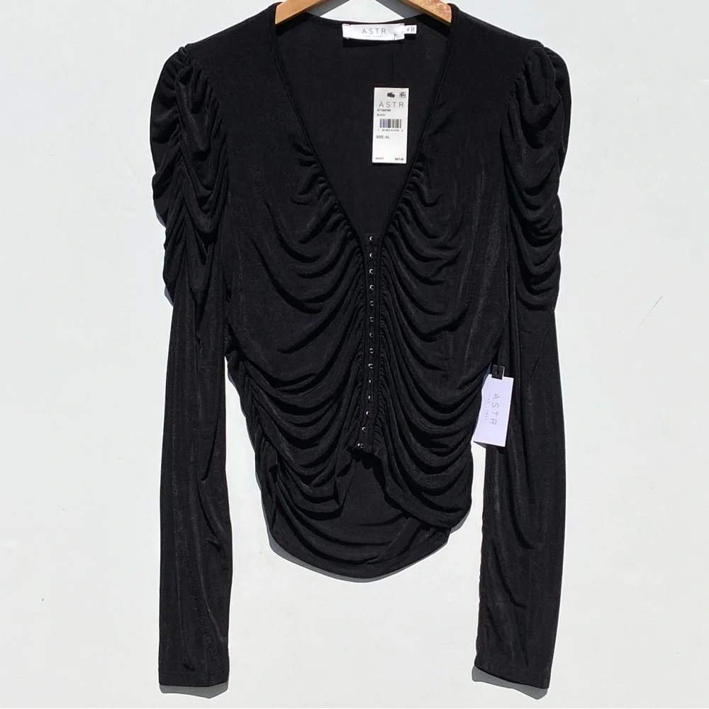 NWT ASTR The Label Women’s Black Ruched Front Long Sleeve Top size XL - Picture 6 of 10